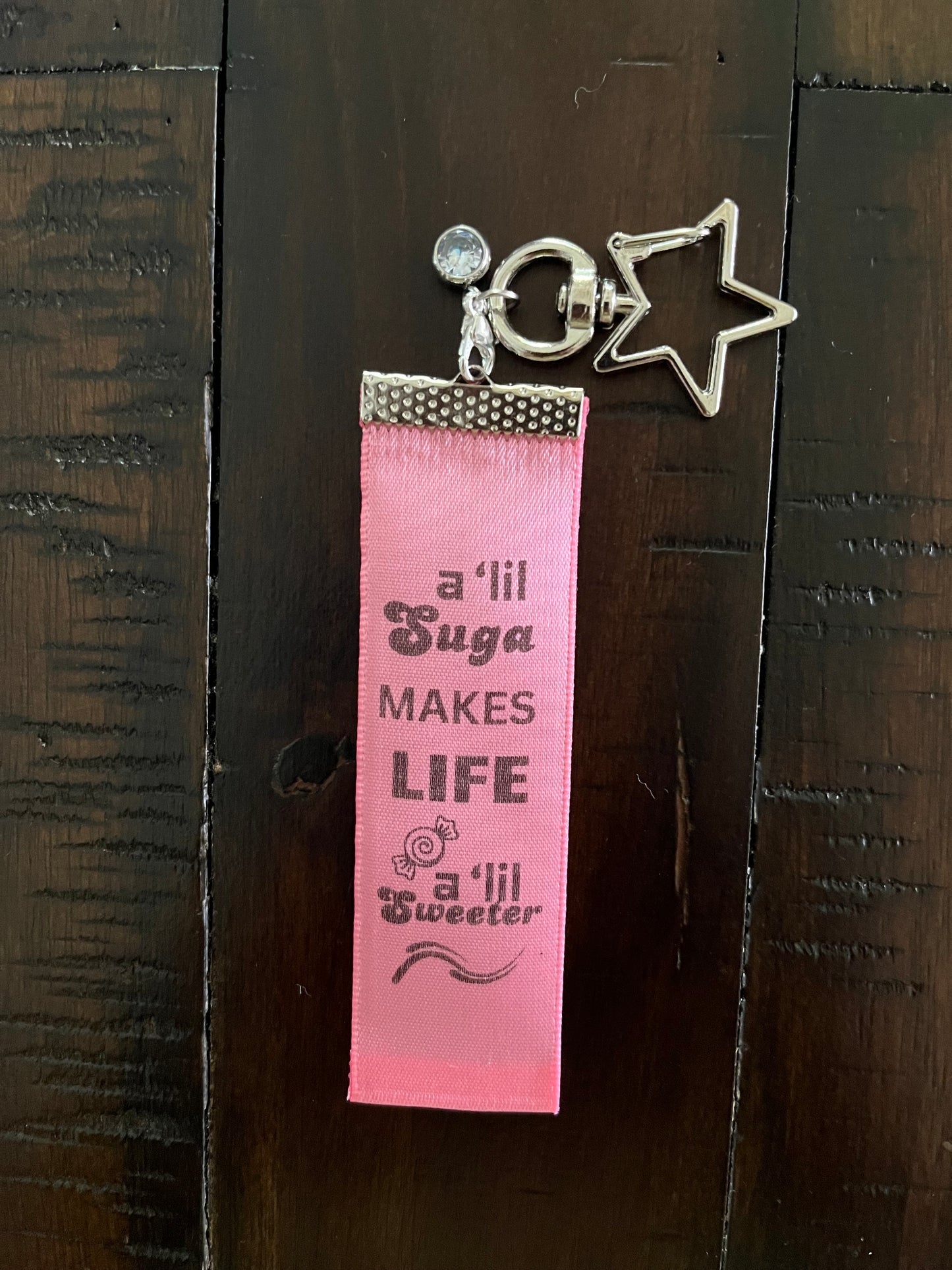 A Little Suga Makes Life a ‘Lil Sweeter –– Inspirational Keychain Gift - Pink Ribbon with Grey Text - Silver Swivel Star Keyring and Gem