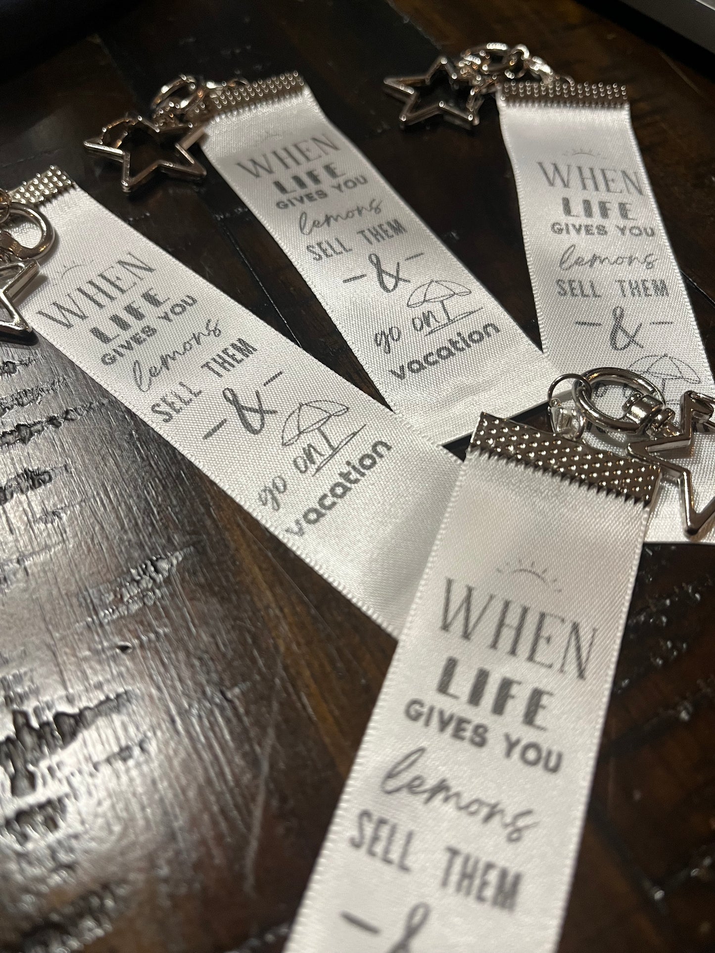 When Life Gives You Lemons, Sell Them and Go On Vacation  - Inspirational Keychain Gift -  Sell – White Ribbon with Grey Text